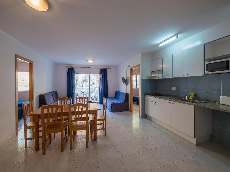 APARTMENT CAPACITY 6 TWO BEDROOMS Room, Apartaments AR Nautic, Costa Brava