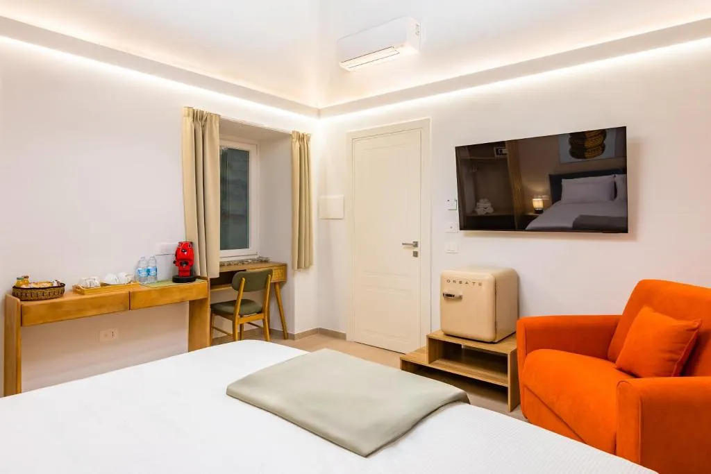 TRIPLE STANDARD Room, Borgo Vergini Garden, Naples