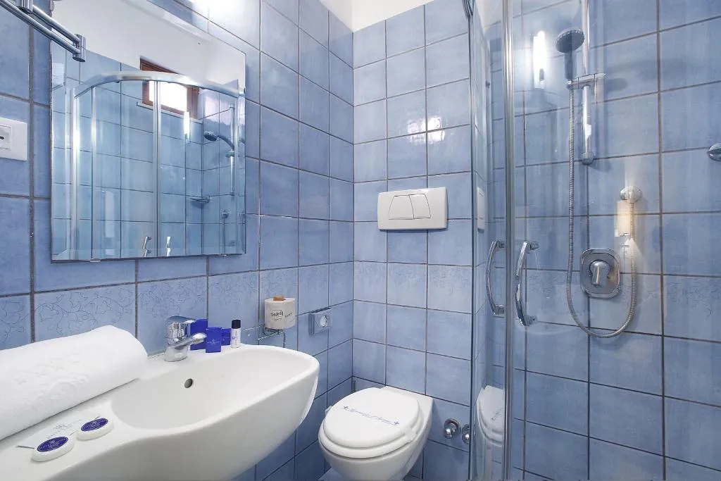 SINGLE STANDARD Room, Hotel Regina Sorrento, Naples