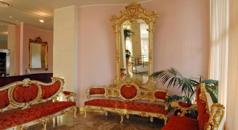 Lobby, Reginna Palace, Naples