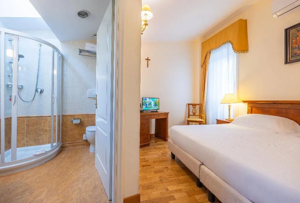 Double or Twin STANDARD Room, Hosianum Palace, Rome