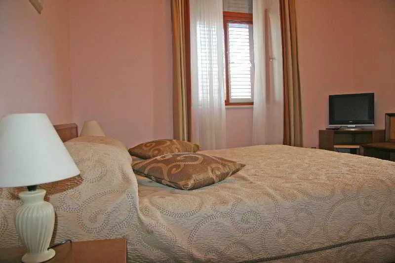 Room, Zagreb, Dubrovnik