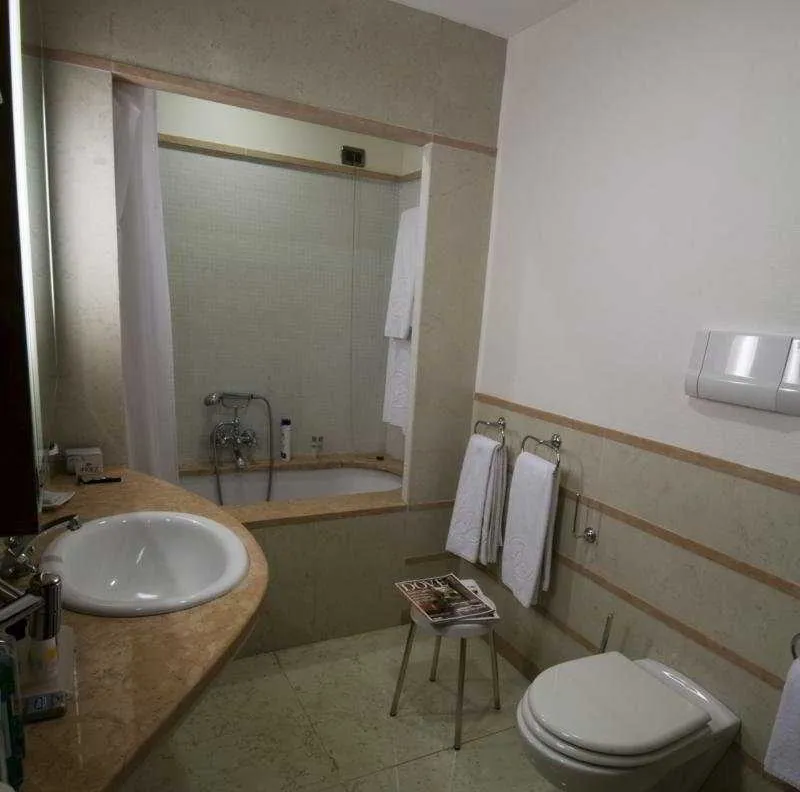 Room, San Giacomo 32 Residenze, Naples