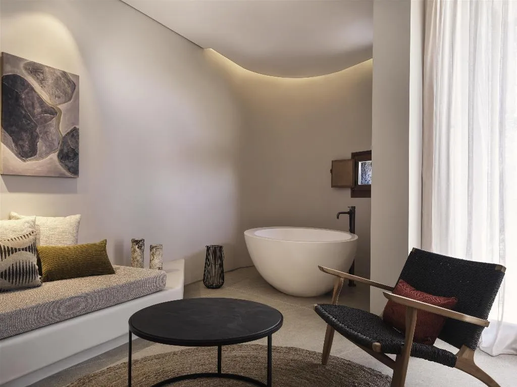 JUNIOR SUITE WITH JACUZZI Room, Magma Resort Santorini, Santorini