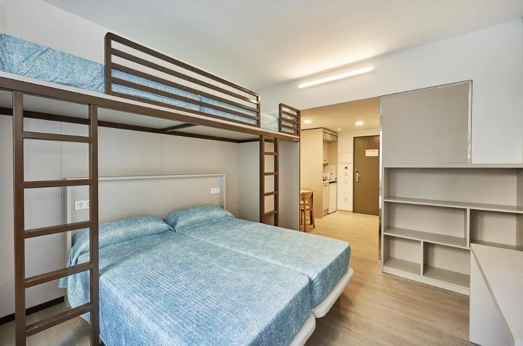 FAMILY ROOM CAPACITY 4 Room, Alberg Abat Oliba, Barcelona