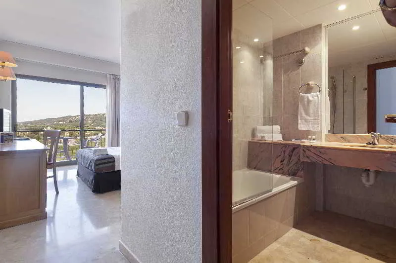 Double or Twin MOUNTAIN VIEW Room, Columbus, Costa Brava
