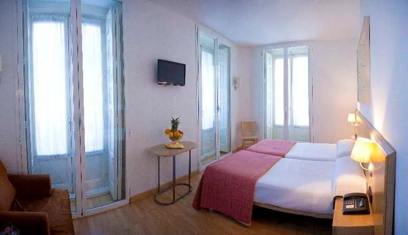 Room, Miau, Madrid