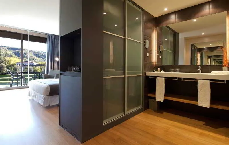 FAMILY ROOM CAPACITY 4 Room, Mon St Benet, Barcelona