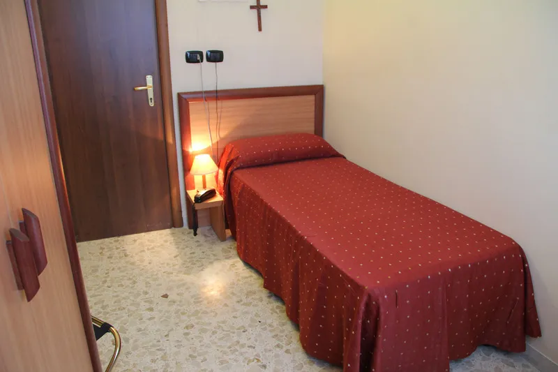 SINGLE STANDARD Room, La Casa del Pellegrino, Naples