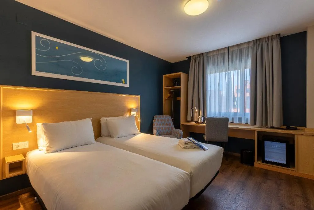 TWIN CAPACITY 2 Room, Travelodge Madrid Arturo Soria, Madrid