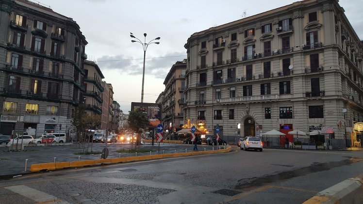 Napoli Centrale, Naples