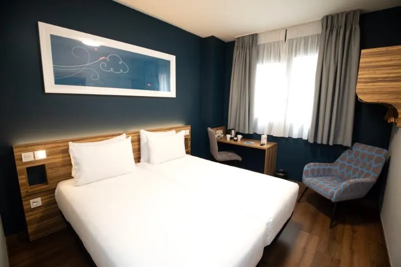 TWIN CAPACITY 1 Room, Travelodge Madrid Metropolitano, Madrid