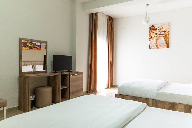 Prince Hotel, Kavaje