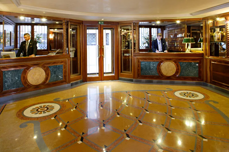 Lobby, Kette, Venice