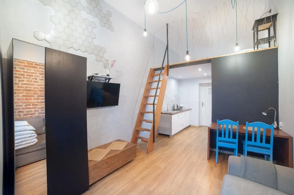 APARTMENT CAPACITY 3 Room, Dizzy Daisy Hostel, Krakow