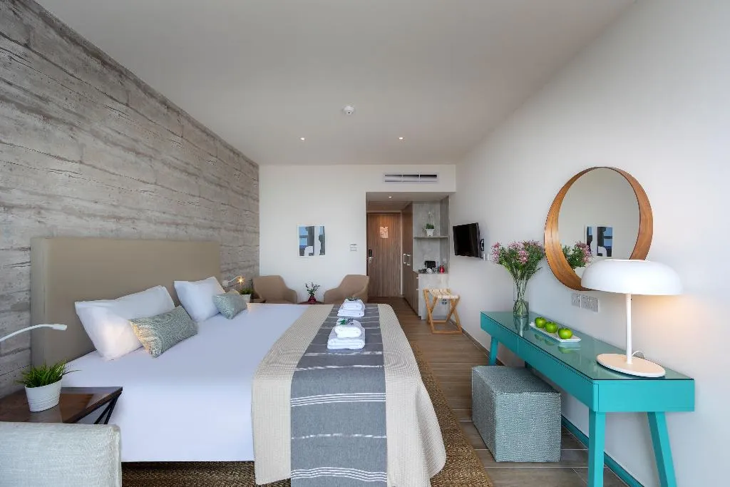 Double or Twin DELUXE SIDE SEA VIEW Room, Leonardo Plaza Cypria Maris Beach Hotel & Spa, Cyprus