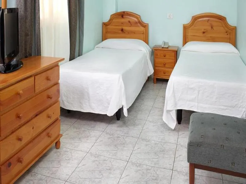 Room, Tanausu, Tenerife