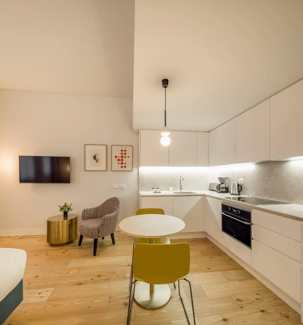 STUDIO STANDARD Room, Lisbon Serviced Apartments - Mouraria, Lisbon