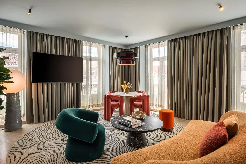 SUITE KING SIZE BED Room, Andaz Lisbon, Lisbon