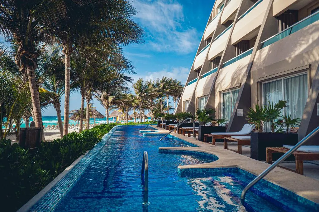 JUNIOR SUITE WITH PRIVATE POOL Room, Flamingo Cancun All Inclusive, Cancun Area