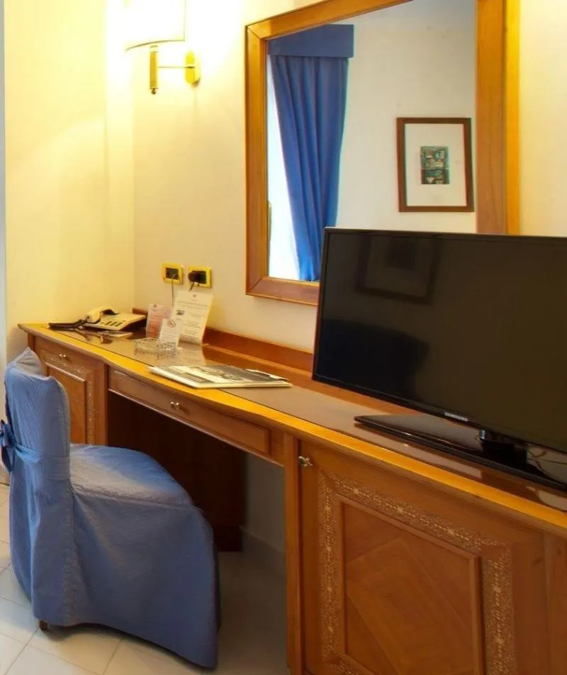 DOUBLE ECONOMY Room, Continental, Naples