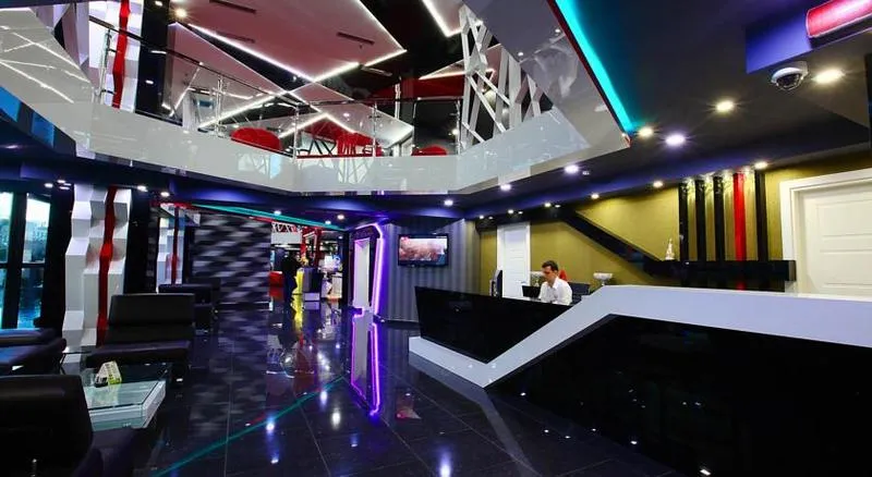 Lobby, Partner, Kavaje