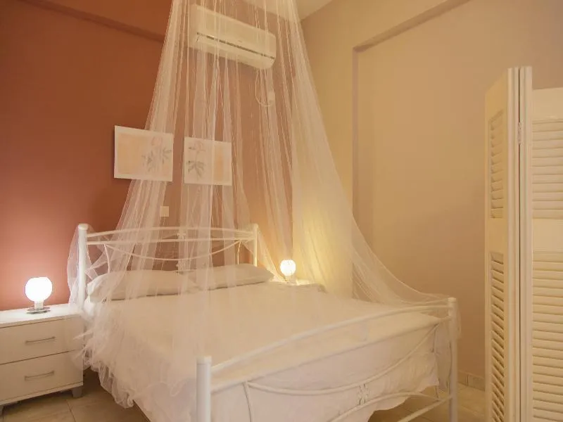 Room, Sofi, Kefallinia