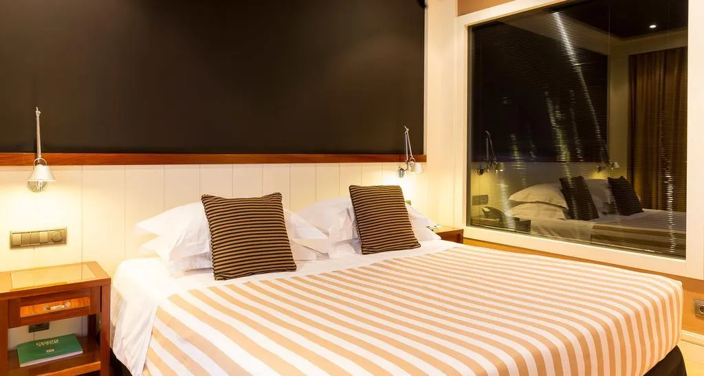 DOUBLE WITH BALCONY Room, U232, Barcelona