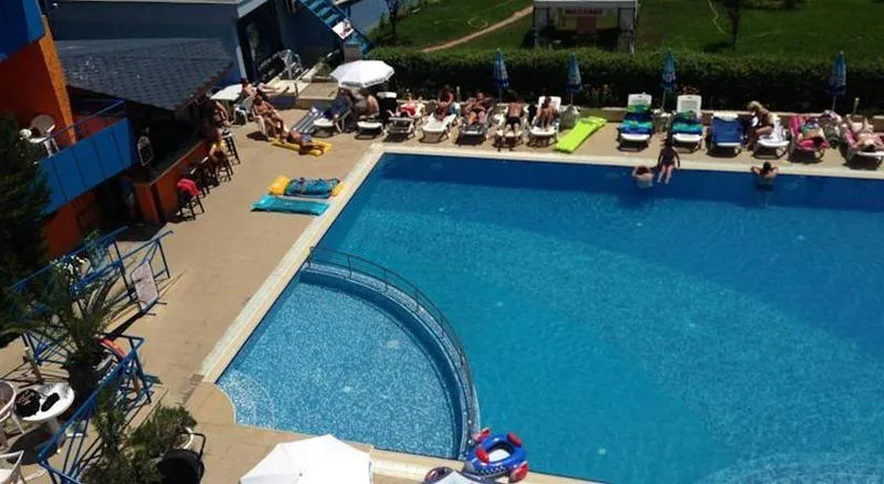 Pool, Amaris, Bourgas