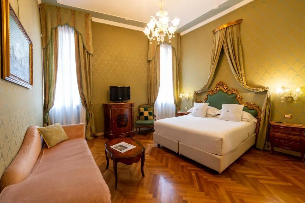 Double or Twin DELUXE CANAL VIEW Room, Antico Doge - a Member of Elizabeth Hotel, Venice