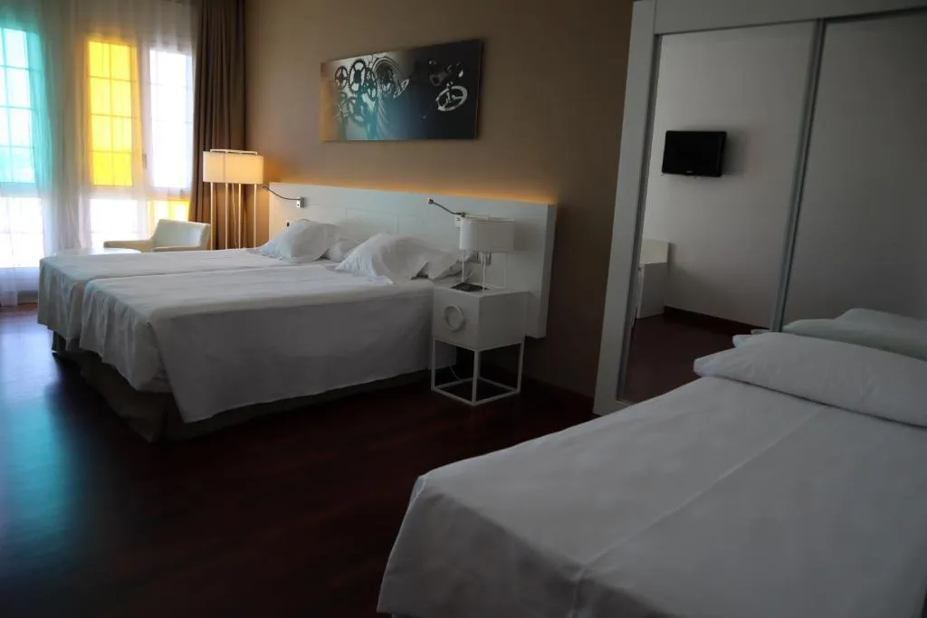 TRIPLE STANDARD Room, URH Ciutat de Mataró, Barcelona
