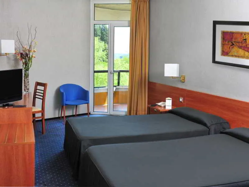 Room, AS Bellaterra, Barcelona