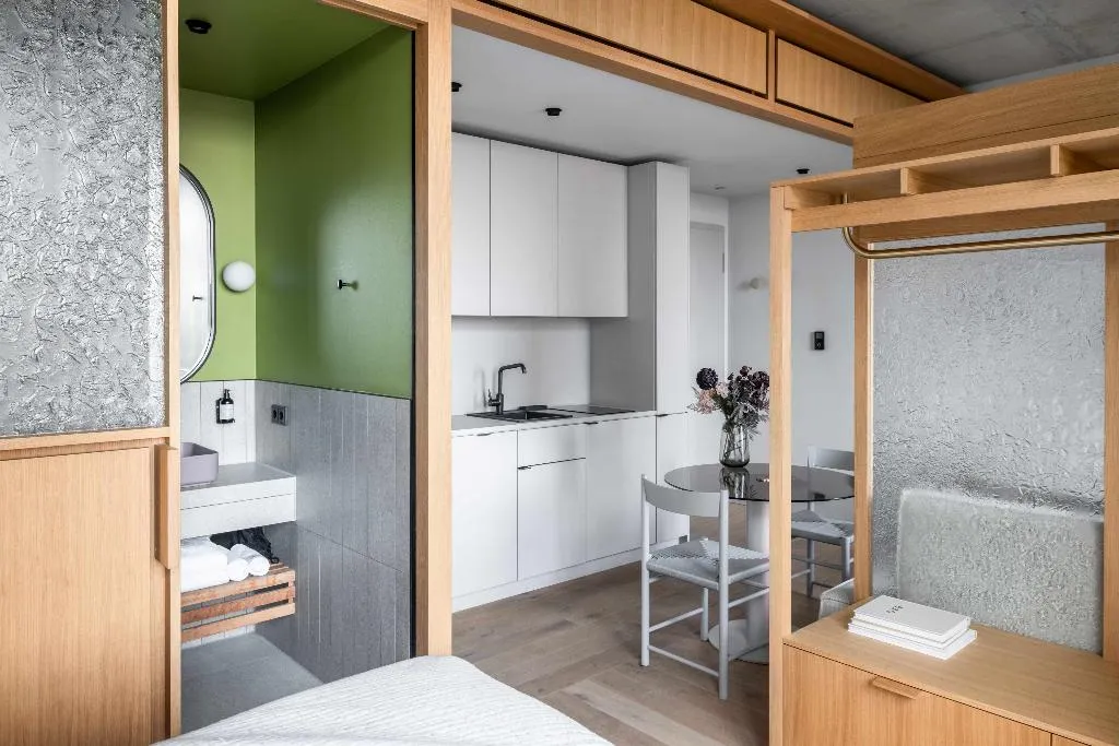 SUITE CITY VIEW Room, Locke at East Side Gallery, Friedrichshain, Berlin