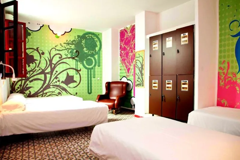 Bed in dormitory WITH SHARED BATHROOM Room, Home Youth Hostel, Valencia