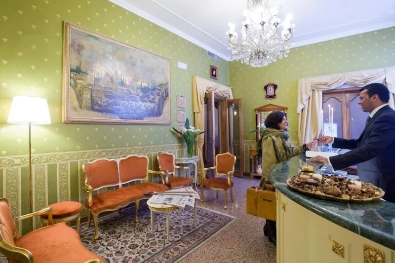 Lobby, Silla, Florence