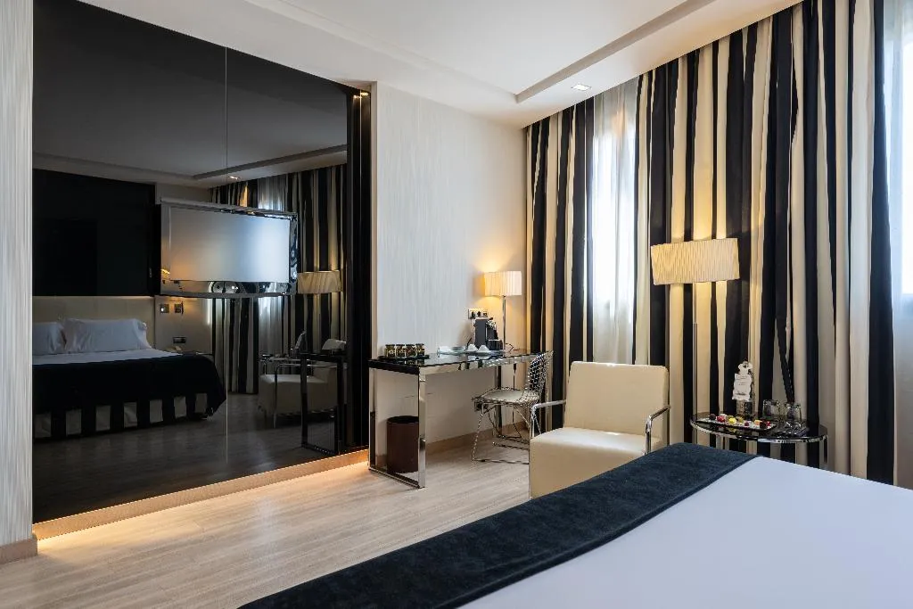 Room, Santos Maydrit Airport, Madrid