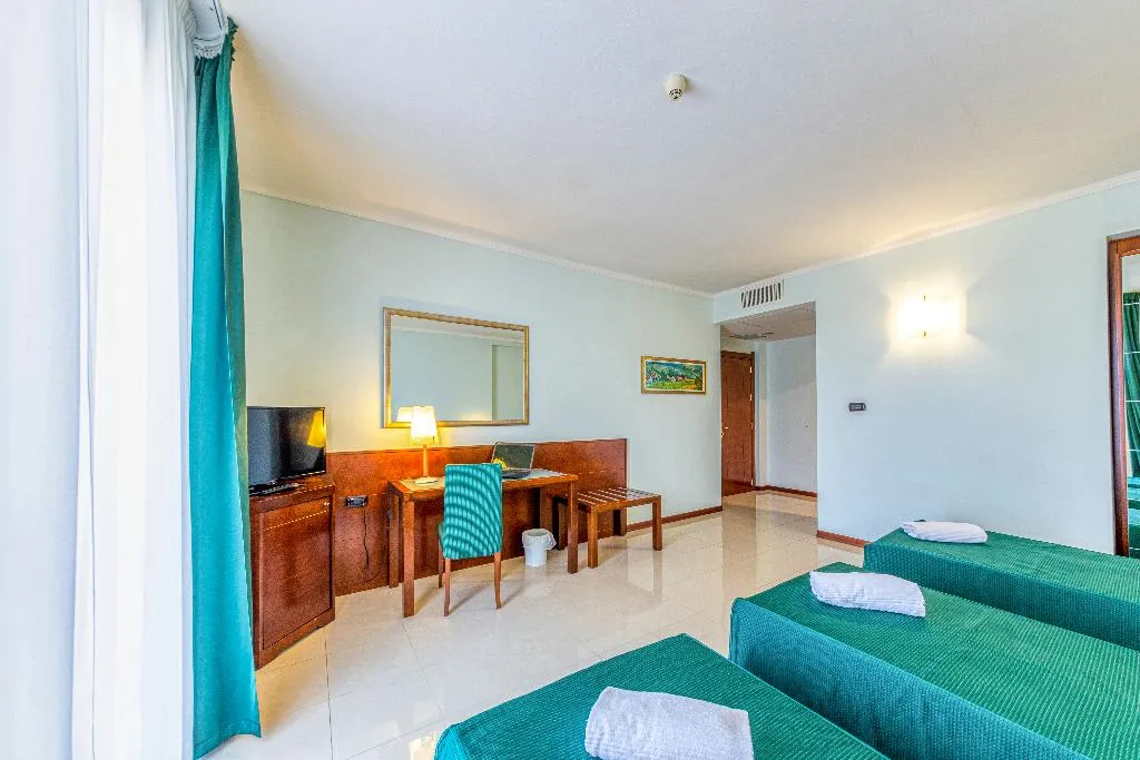 TRIPLE STANDARD Room, Le Torri Hotel, Cagliari