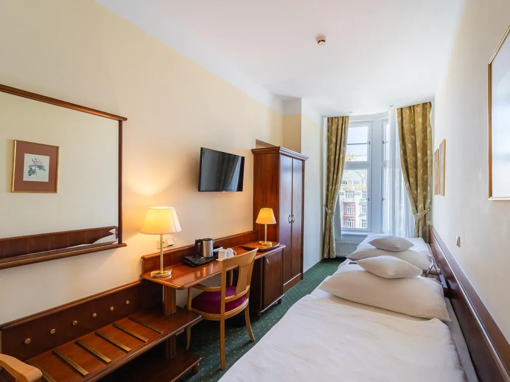 TWIN CITY VIEW Room, EA Hotel Rokoko, Prague