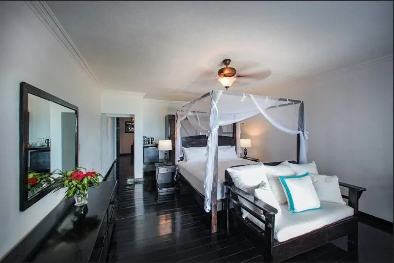 DOUBLE BEACH FRONT Room, Keyonna Beach Resort Antigua, Antigua