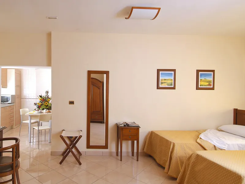 Room, Buono, Naples