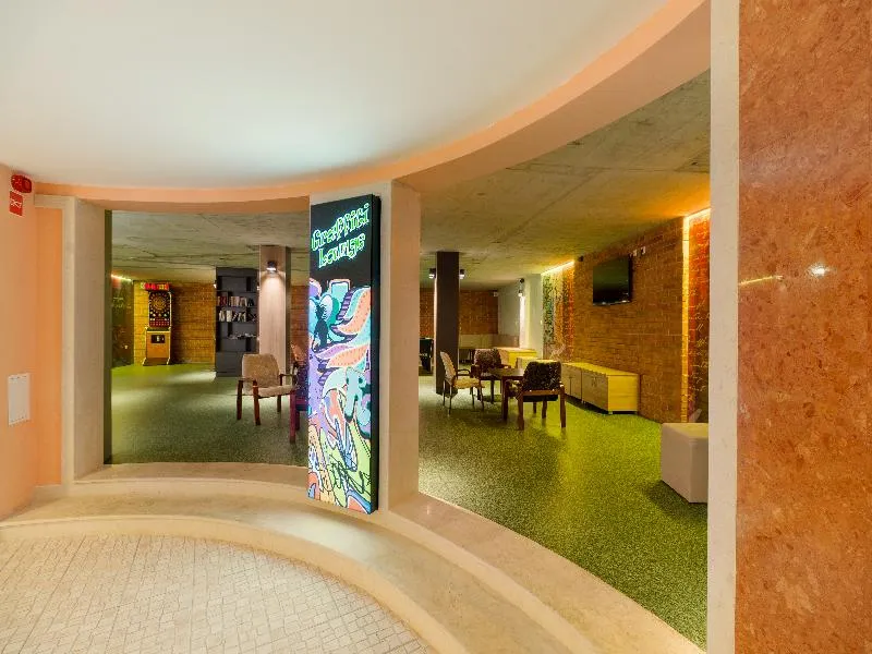 Sports and Entertainment, Kristal, Varna
