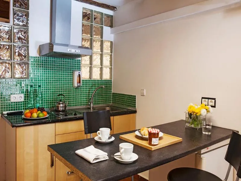 STUDIO STANDARD Room, AinB Las Ramblas-Guardia Apartments, Barcelona