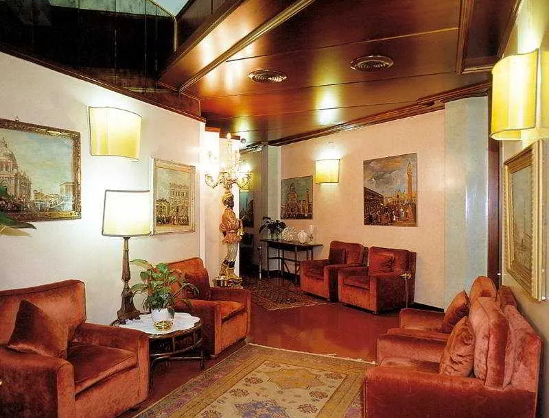 Lobby, Le Boulevard, Venice