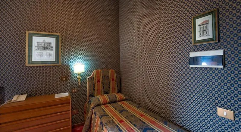 SINGLE STANDARD Room, Ponte Bianco, Rome