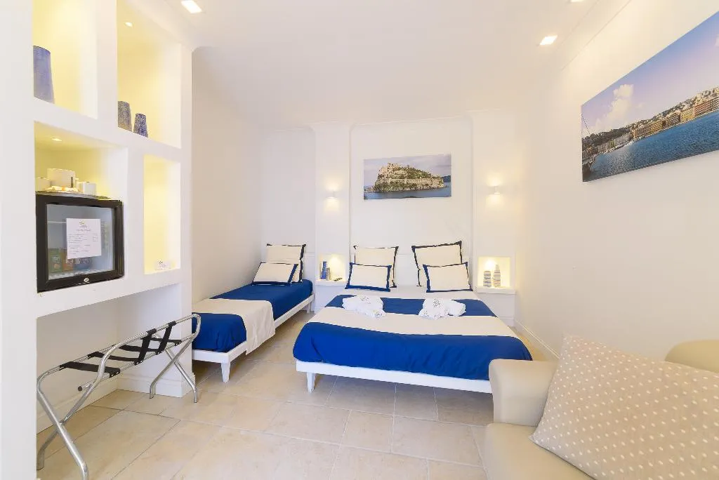 FAMILY ROOM CAPACITY 5 Room, Villa Fortuna Holiday Resort, Naples