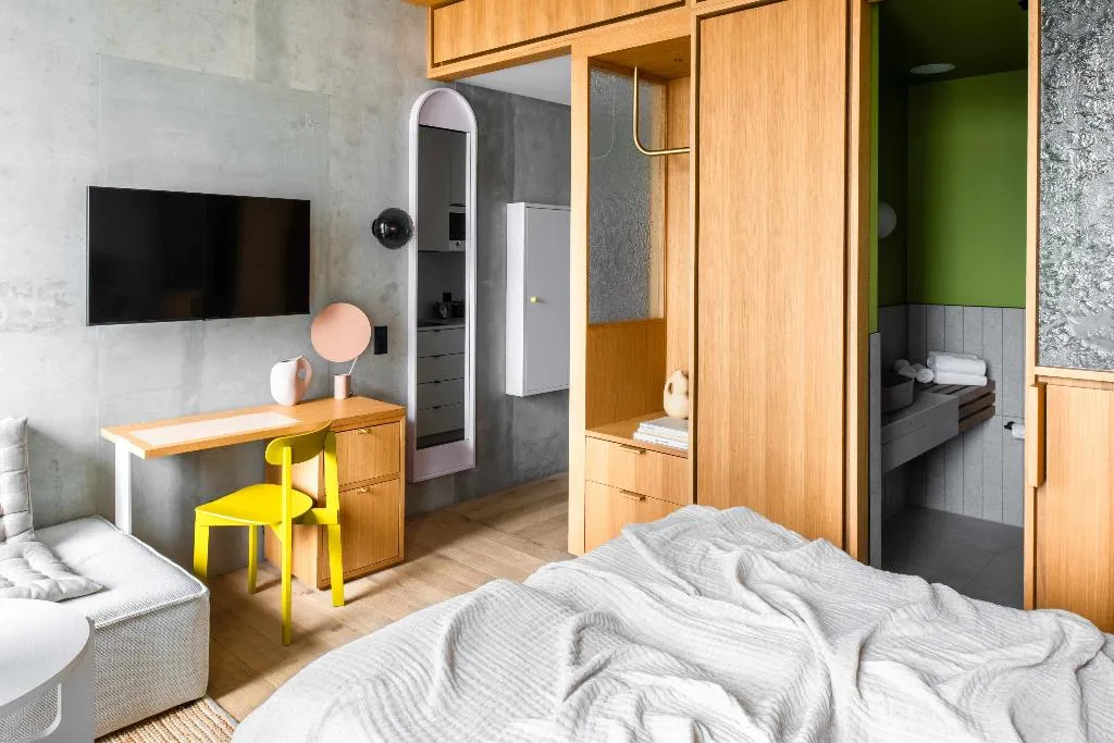 STUDIO RIVER VIEW Room, Locke at East Side Gallery, Friedrichshain, Berlin