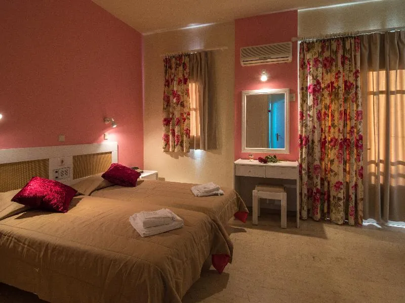 APARTMENT CAPACITY 4 ONE BEDROOM Room, Manolis Apartments, Crete