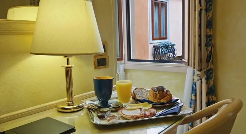 Room, Alba Palace, Florence