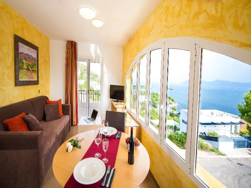 Room, Ona Aucanada, Majorca
