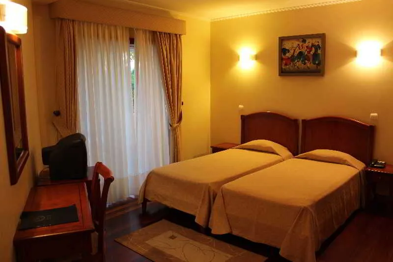 Room, Aj, Porto